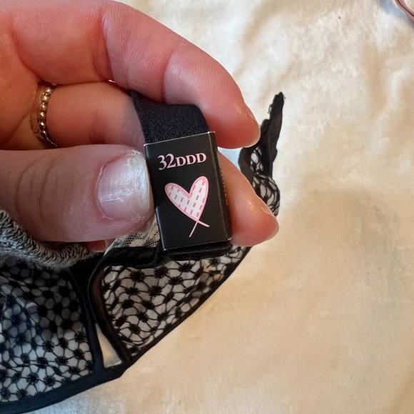 Victoria's Secret Very Sexy Starburst Plunge Bra black lace size 32DDD /32F nwot - Picture 13 of 15